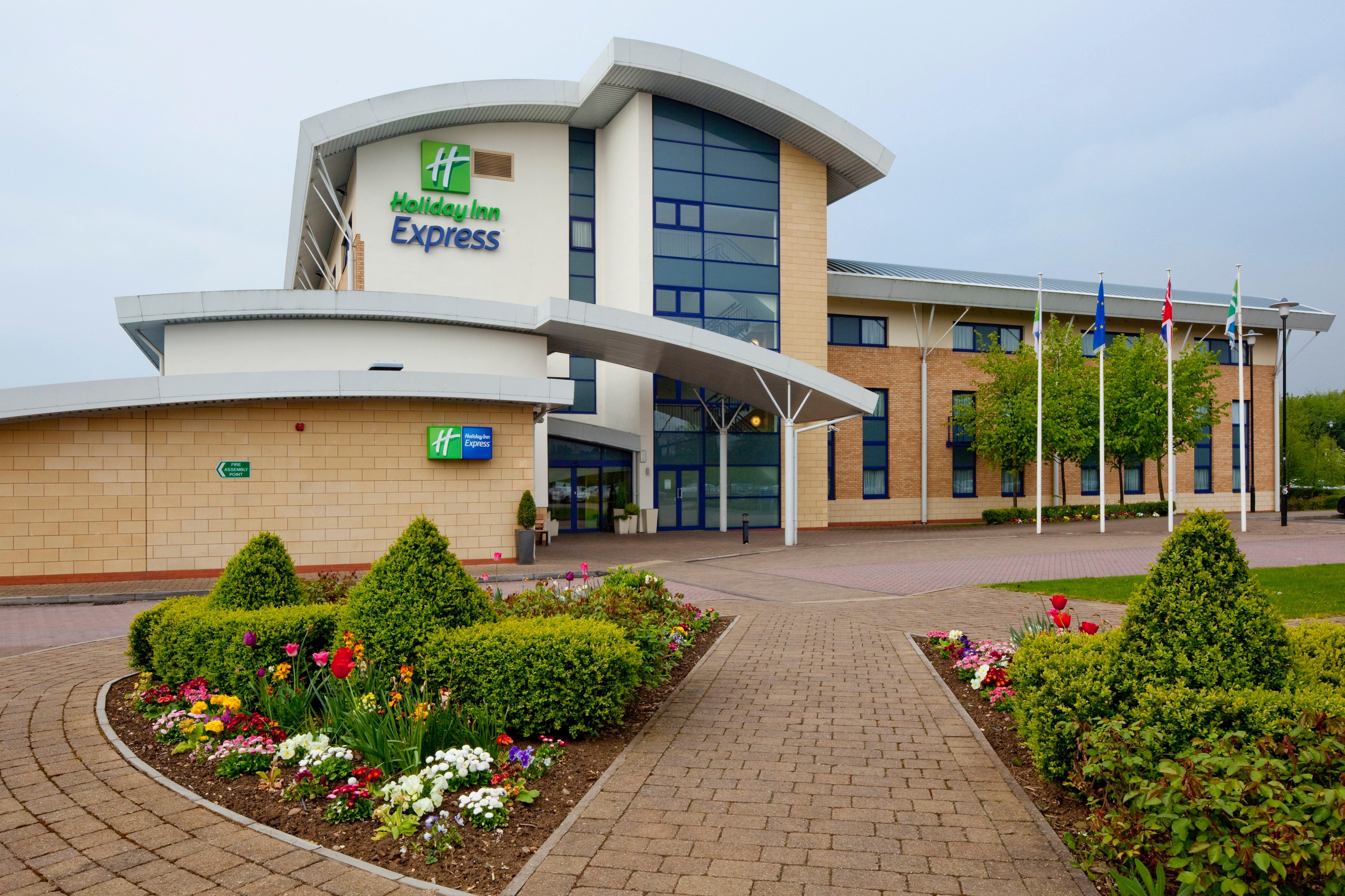 Holiday Inn Express Northampton - South By Ihg Exterior photo