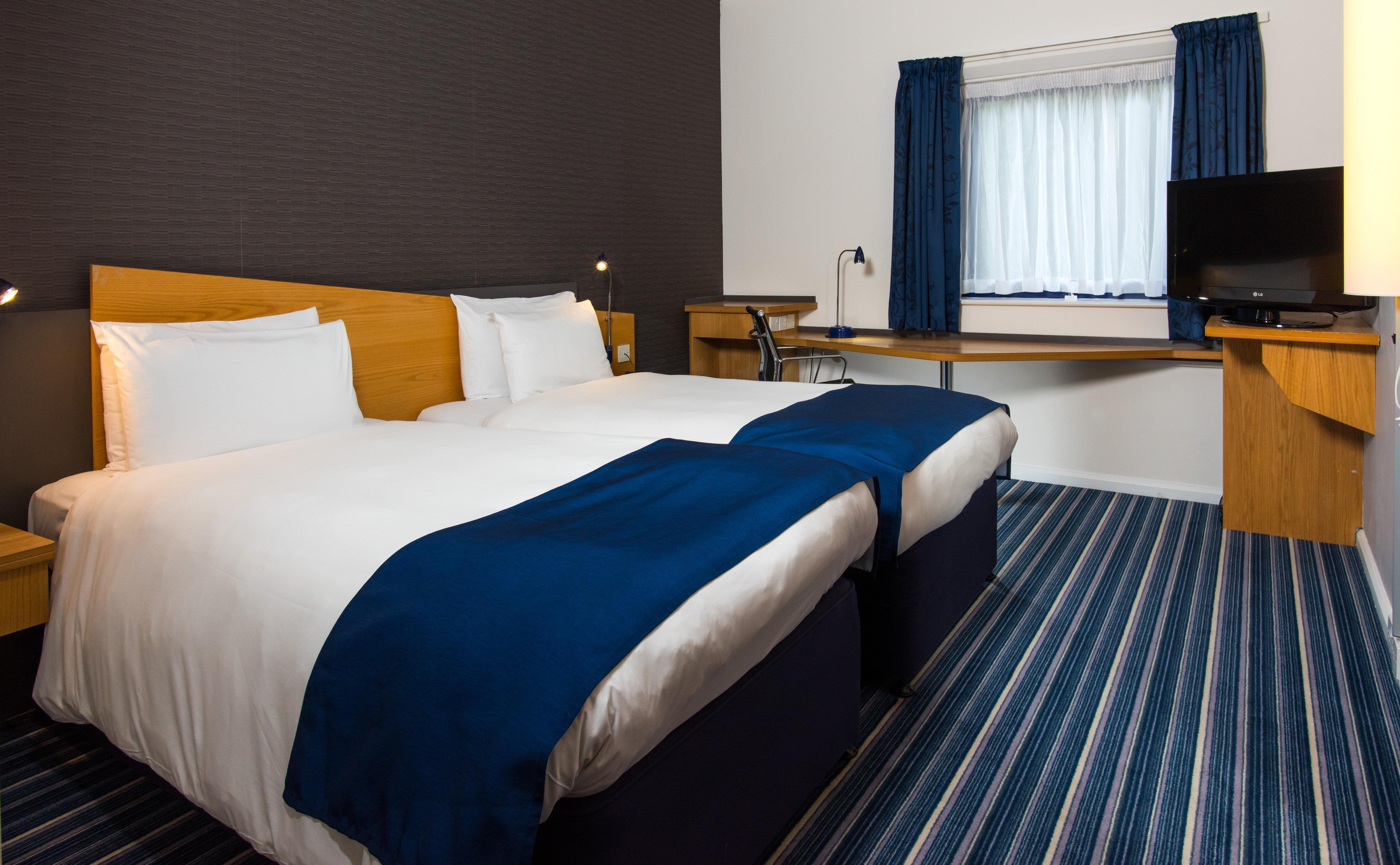 Holiday Inn Express Northampton - South By Ihg Exterior photo