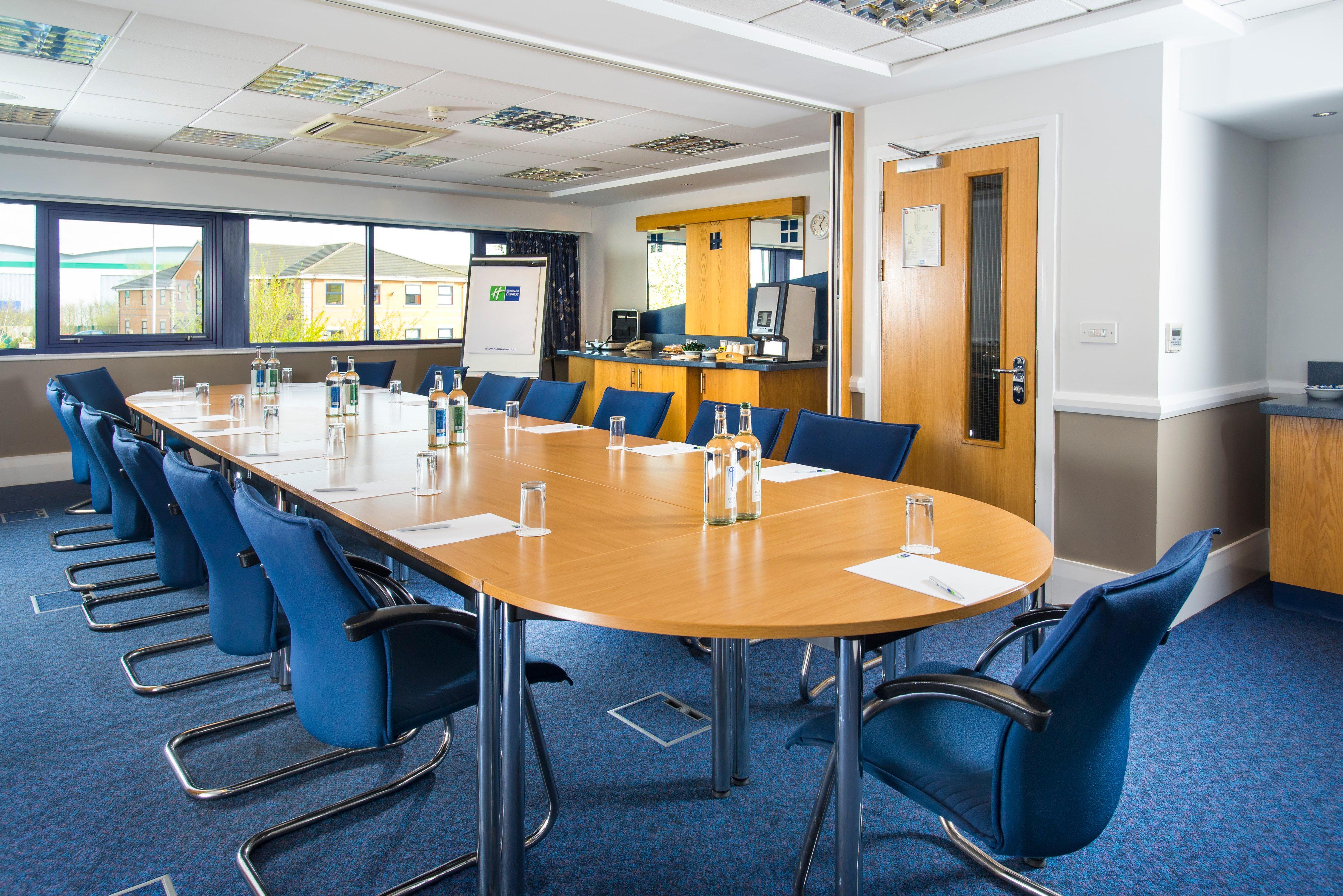 Holiday Inn Express Northampton - South By Ihg Exterior photo