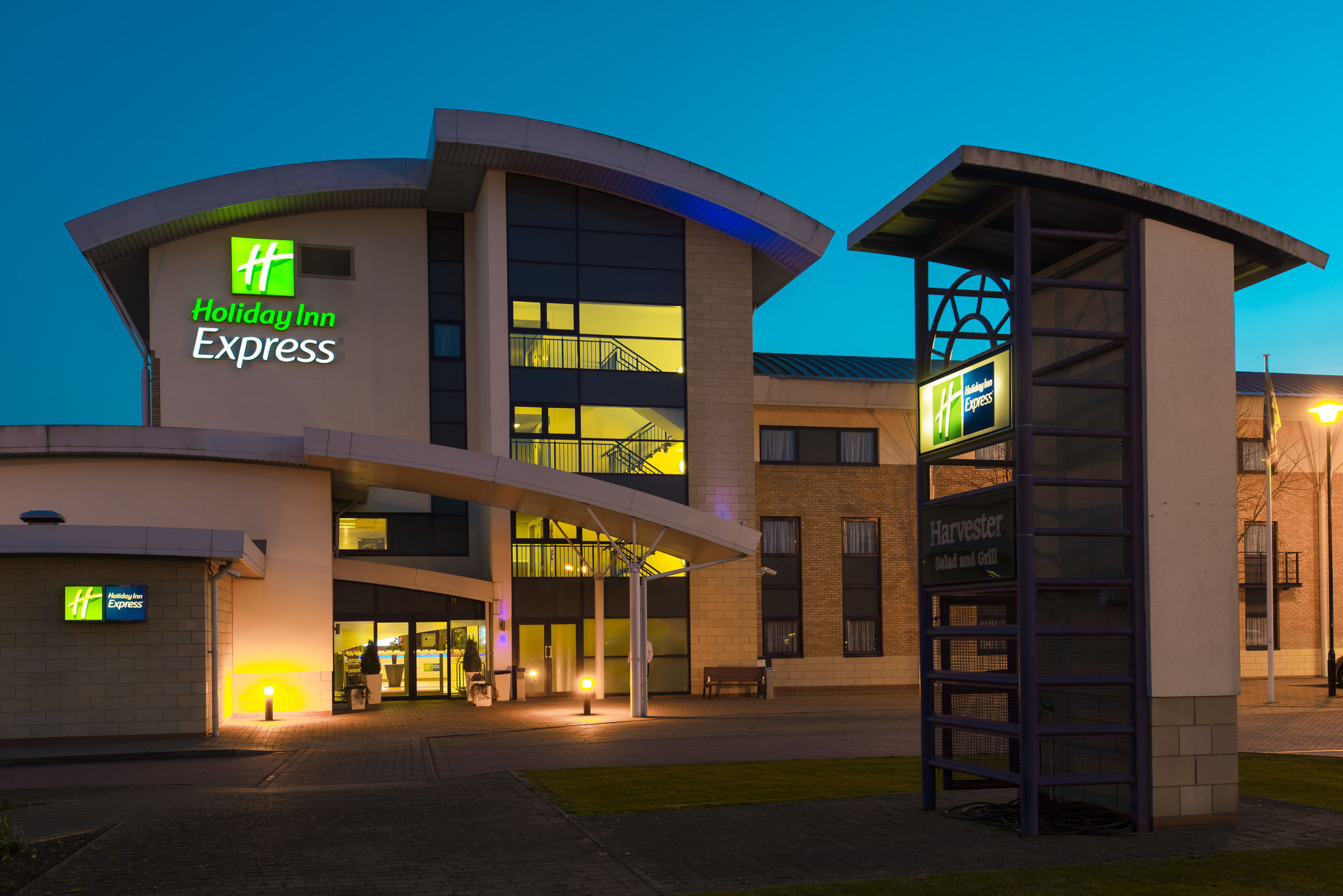 Holiday Inn Express Northampton - South By Ihg Exterior photo
